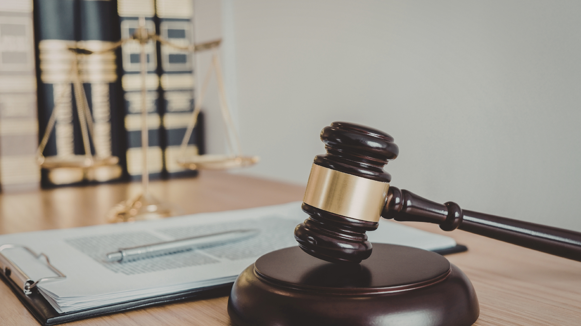 How Federal Trucking Regulations Impact a Semi-Truck Accident in Seattle Case